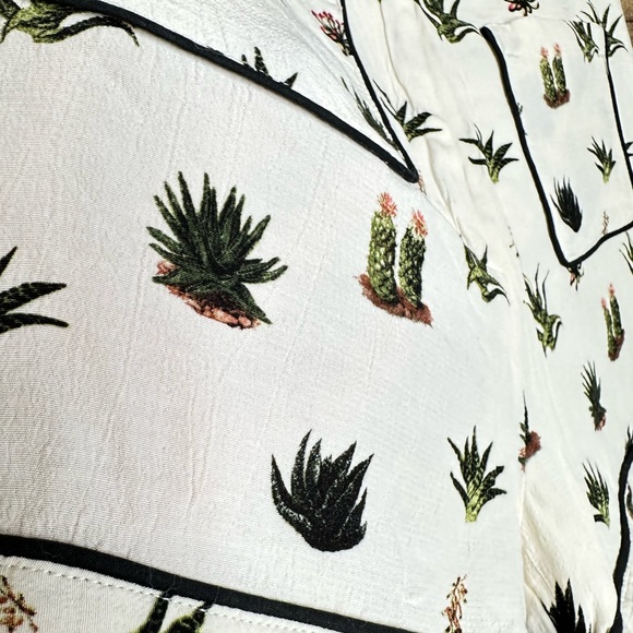 TOPSHOP Cactus Print High Waisted Shorts 8 - Picture 5 of 11